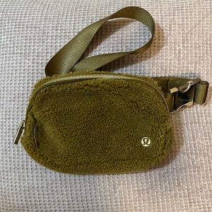 Lululemon Everywhere Fleece Belt Bag
